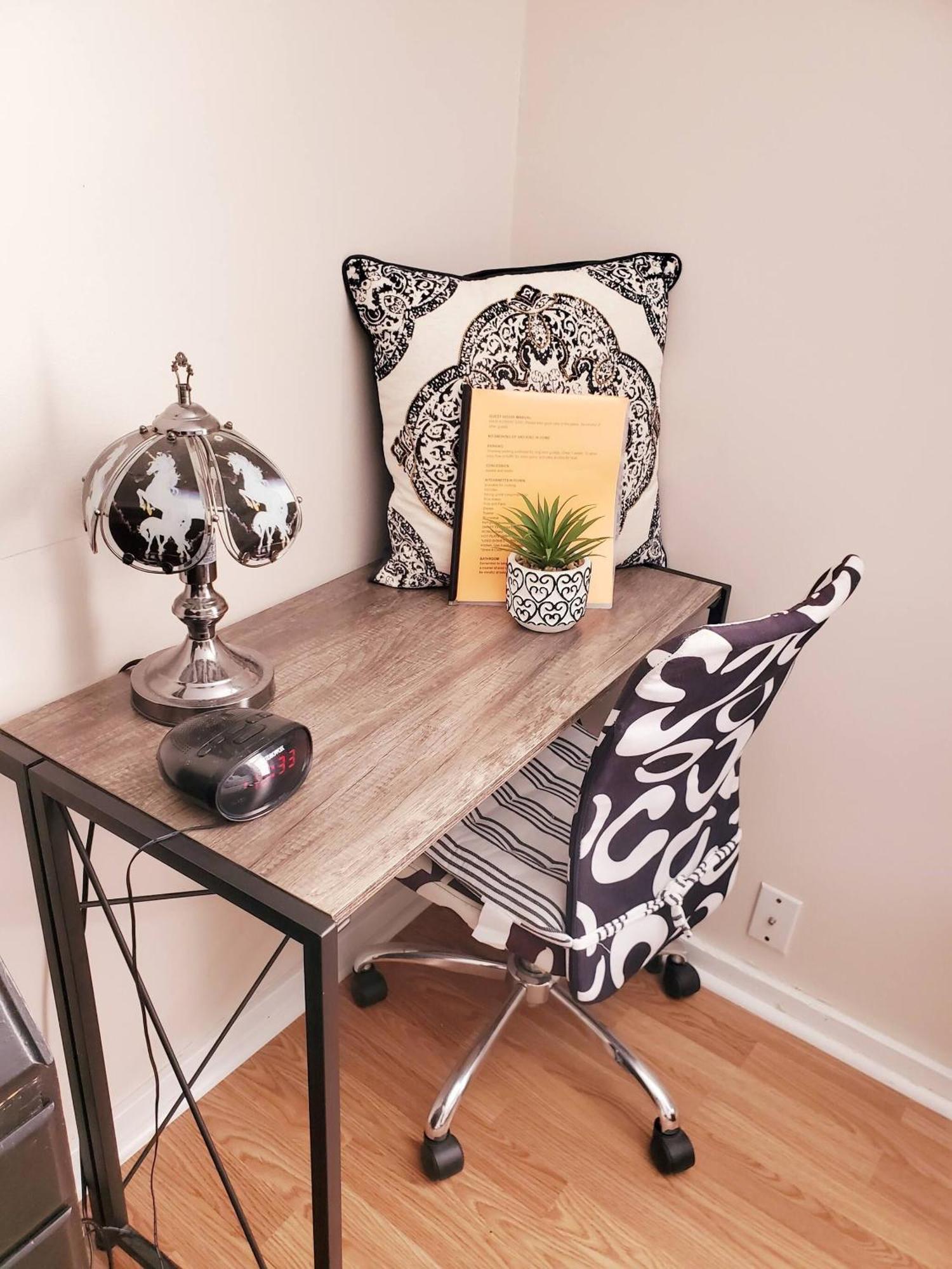 Room In Guest Room - Black-White Rm By Yale U New Haven Exteriör bild